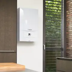 Vaillant ecoTEC Pure kombinin mutfak köşesinde duvara monte kullanım görünümü