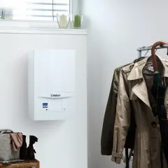 Vaillant ecoTEC Pro kombinin çamaşır odasında duvara monte kullanım görünümü